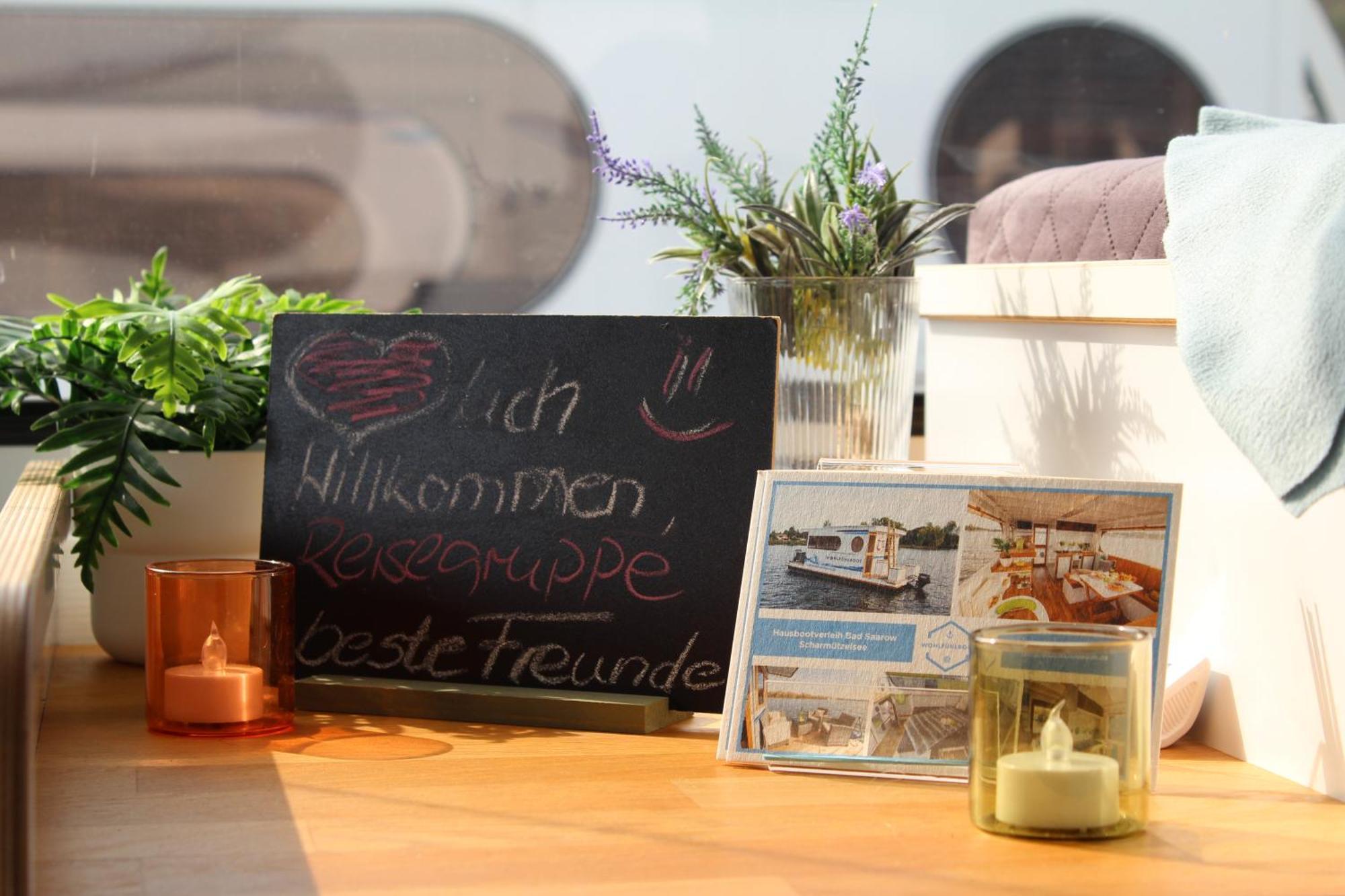 Hotel Wohlfuehlboot Hausboot - Festlieger Im Hafen Bad Saarow - Wc An Bord, Dusche An Land Extérieur photo